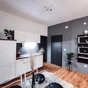  Apartment & Studio Pekica