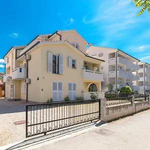 Nino , Malinska Croazia